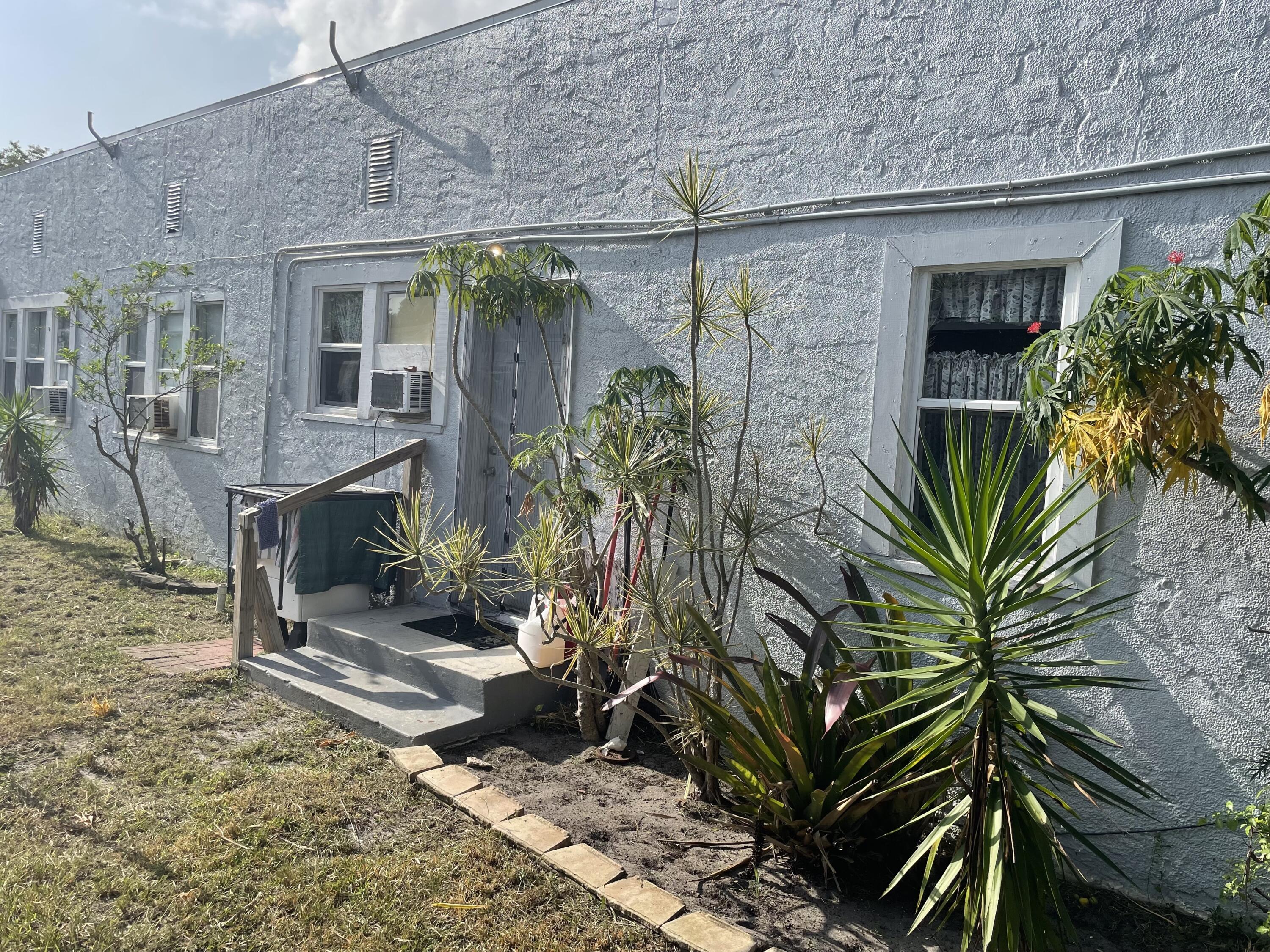 1109 Colonial Road Fort Pierce, FL 34950 - Photo 18 of 54 IMG_0529