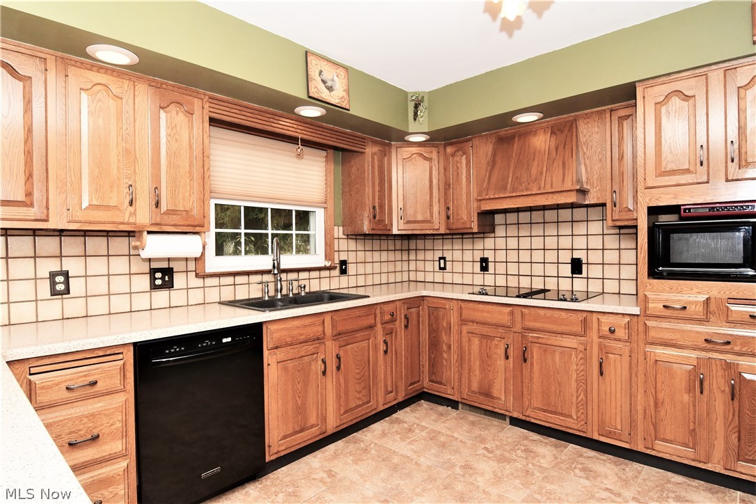 2402 Stockbridge Road Akron, OH 44313 - Photo 12 of 32