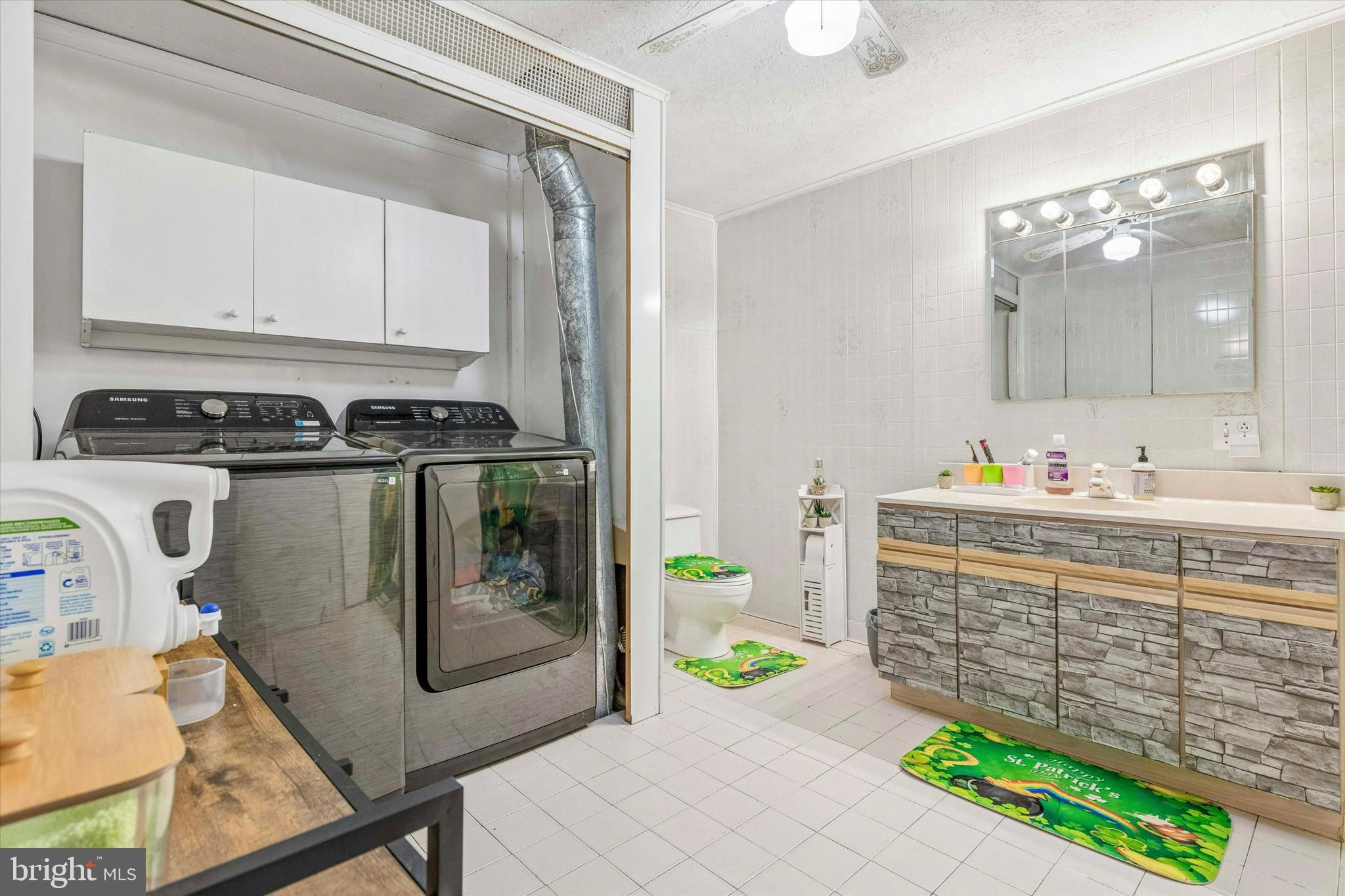 3006 Wild Run Road Pennsburg, PA 18073 - Photo 18 of 30 Hall bath/laundry combination