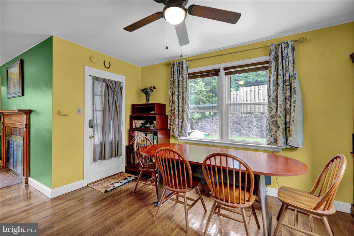 59 Upland Road Reading, PA 19609 - Photo 12 of 30 Dining room table