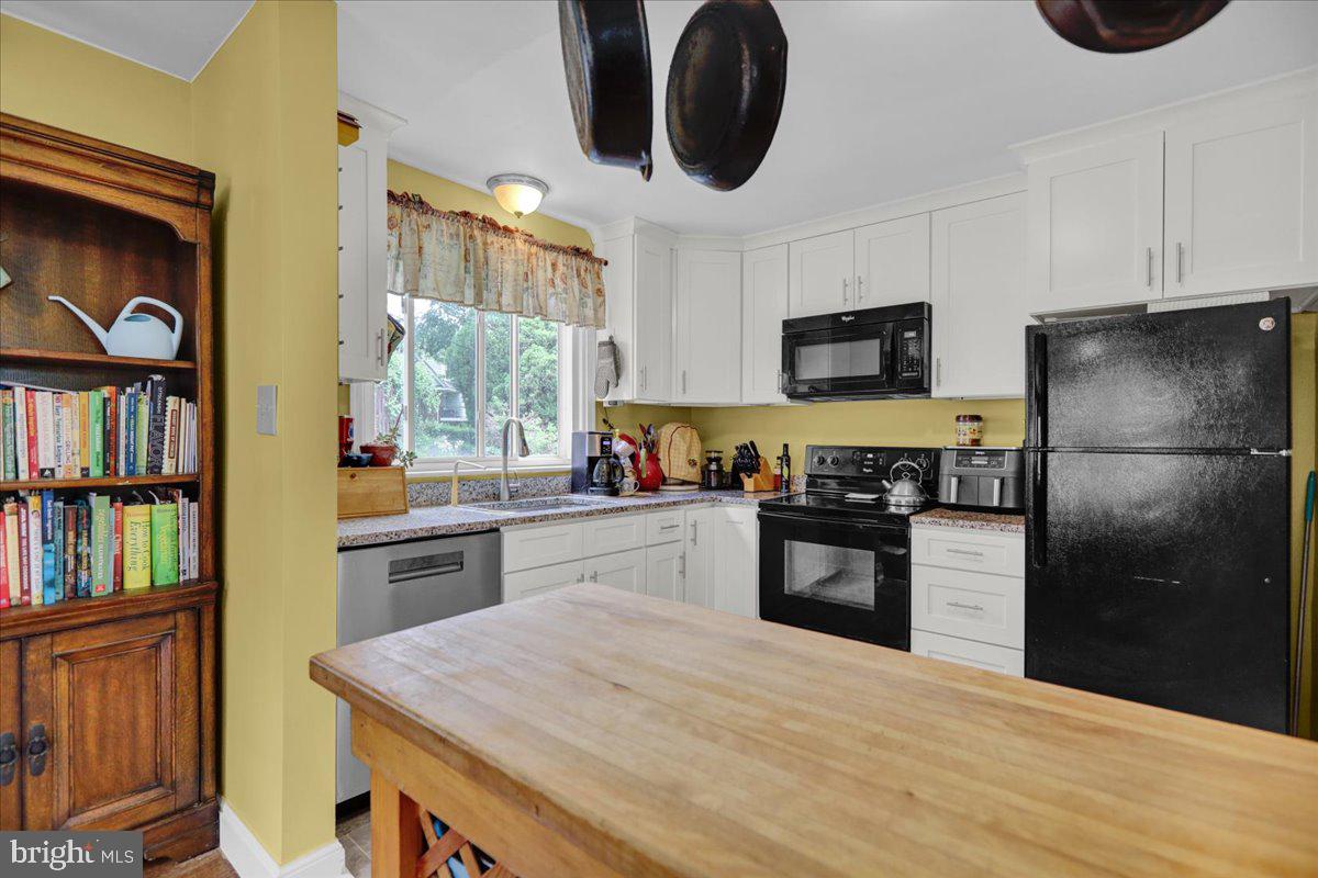 59 Upland Road Reading, PA 19609 - Photo 14 of 30 Kitchen