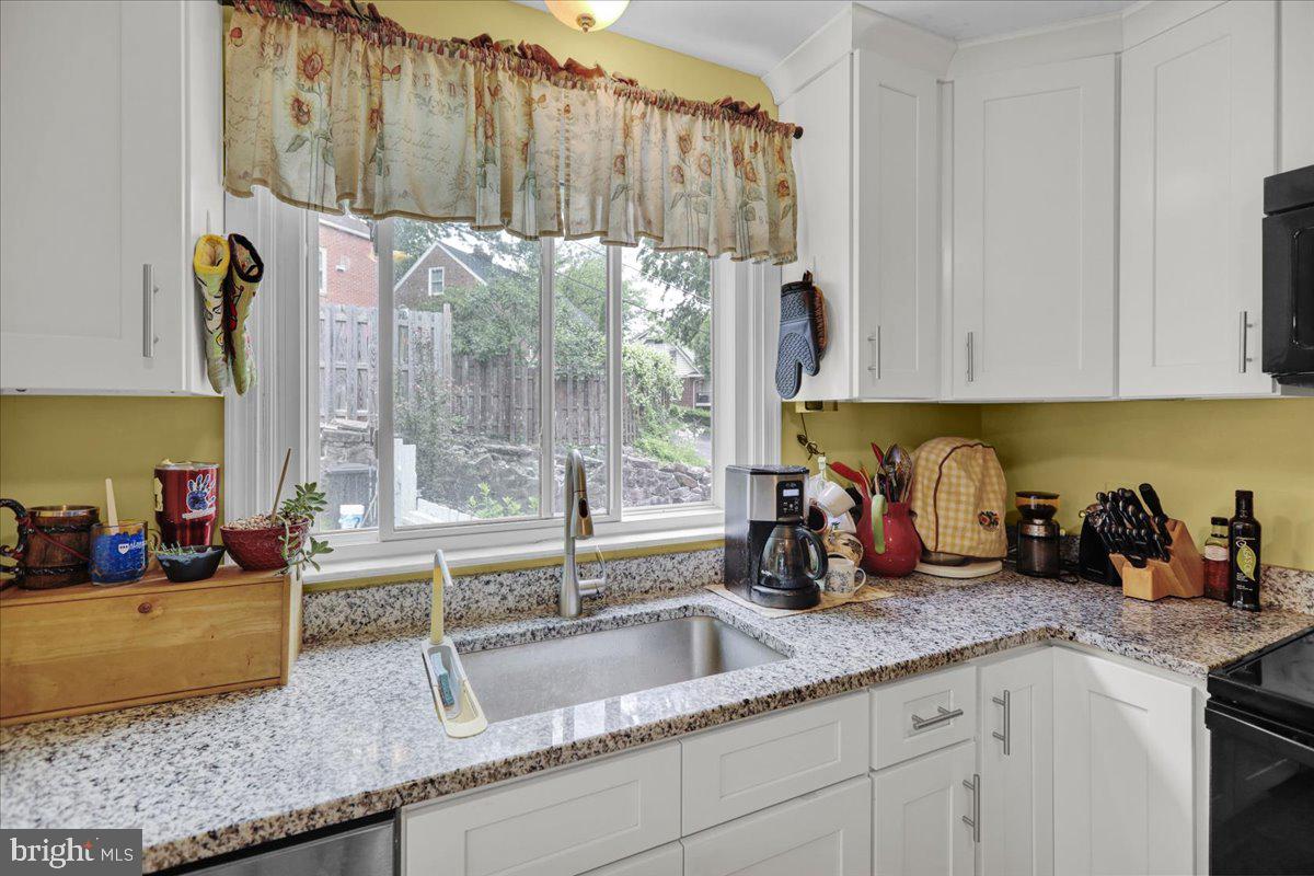 59 Upland Road Reading, PA 19609 - Photo 16 of 30 Kitchen