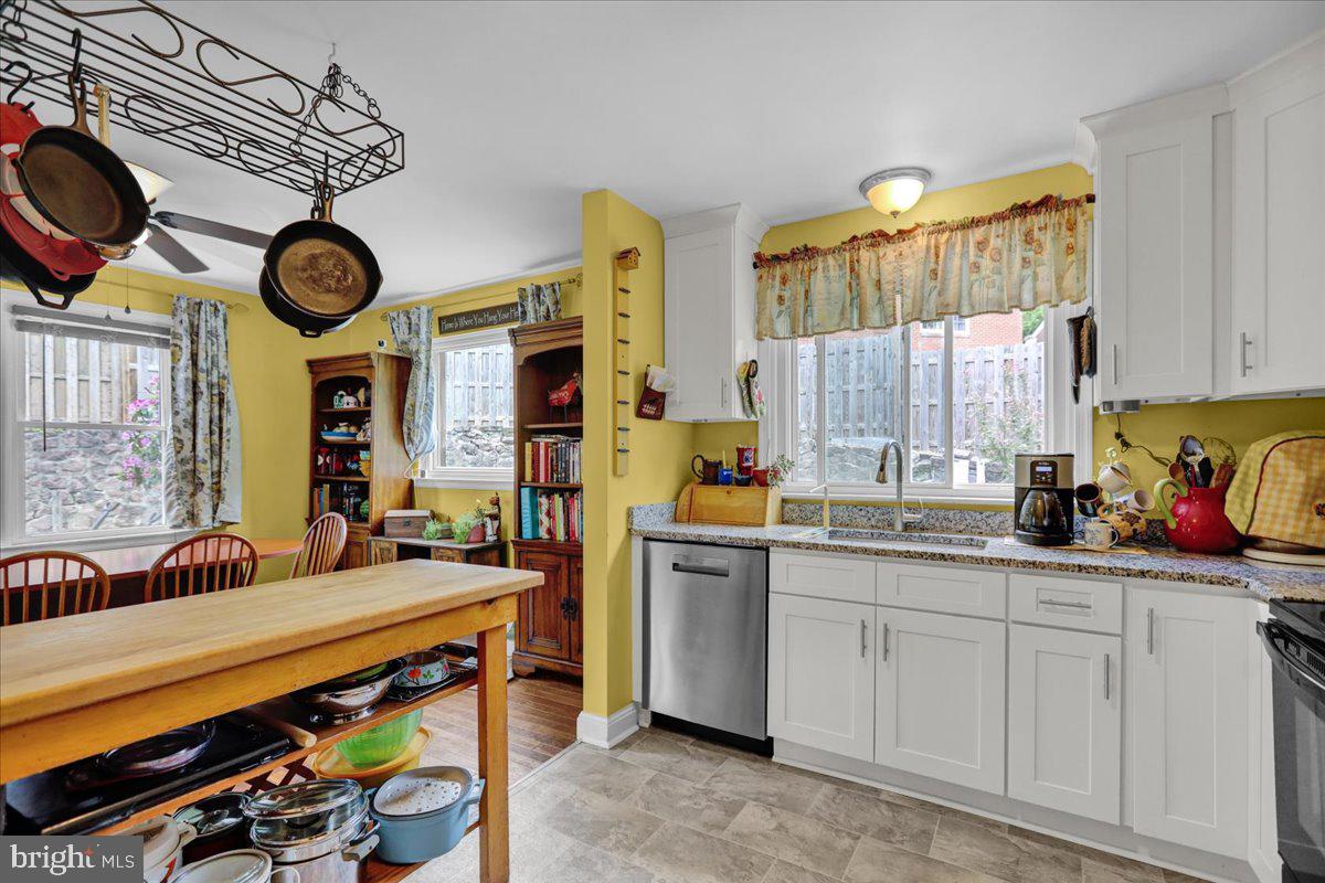 59 Upland Road Reading, PA 19609 - Photo 17 of 30 Kitchen