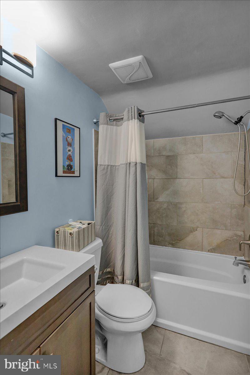 59 Upland Road Reading, PA 19609 - Photo 25 of 30 Main bath