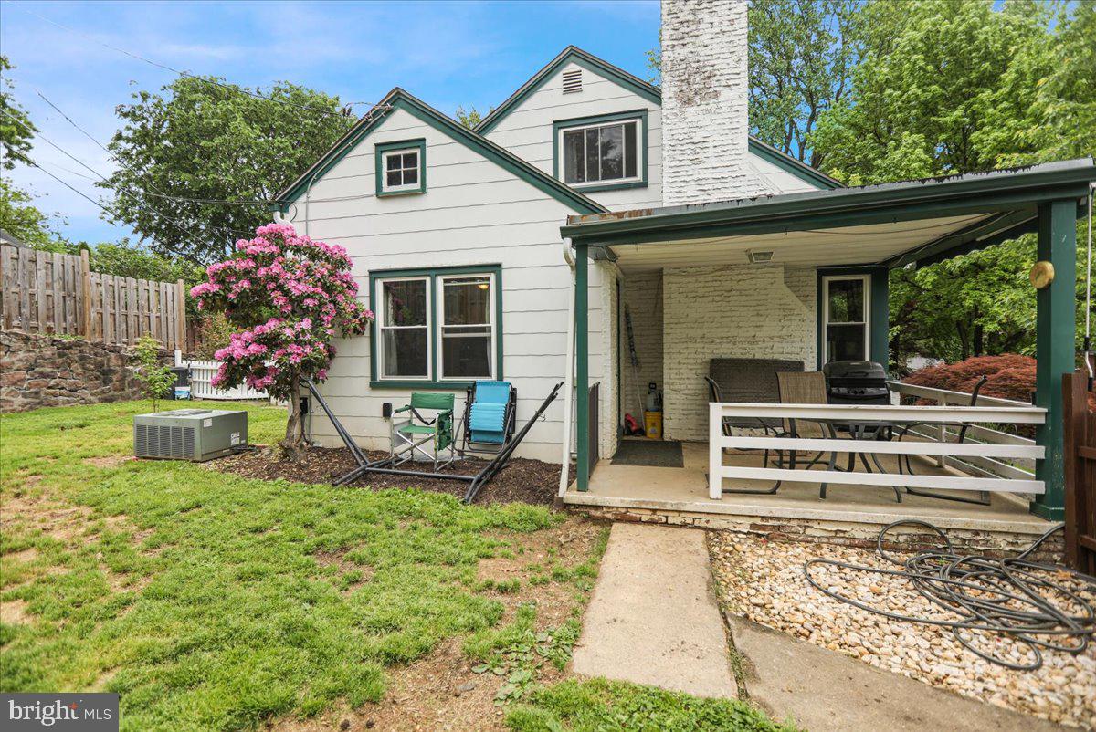 59 Upland Road Reading, PA 19609 - Photo 4 of 30 Side yard