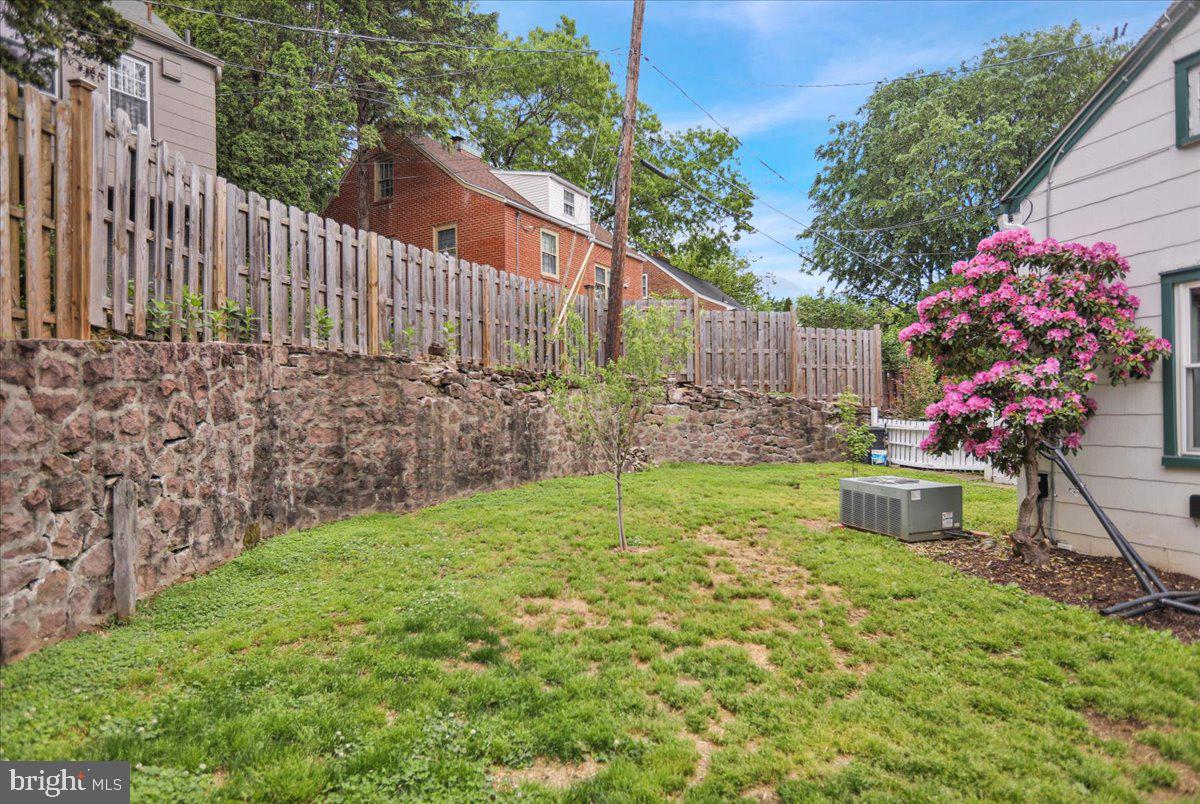 59 Upland Road Reading, PA 19609 - Photo 6 of 30 Back yard