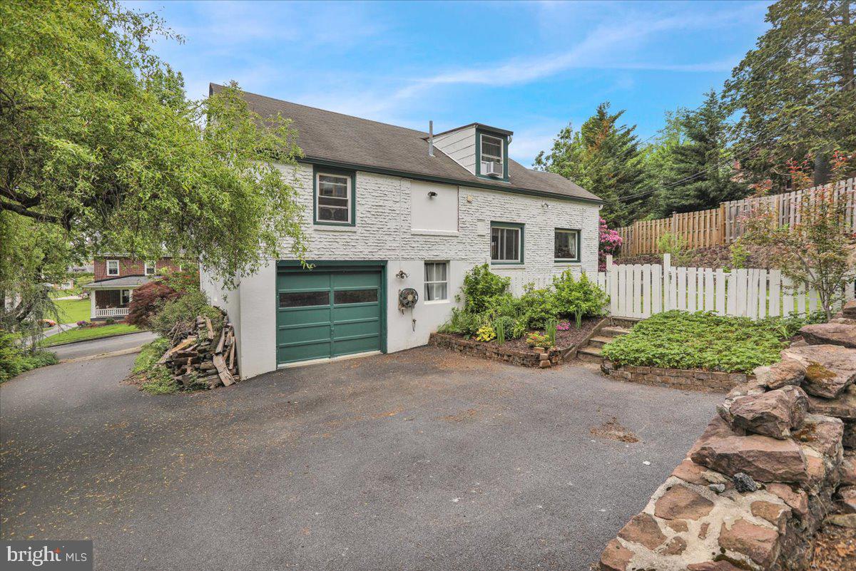 59 Upland Road Reading, PA 19609 - Photo 7 of 30 Parking and garage