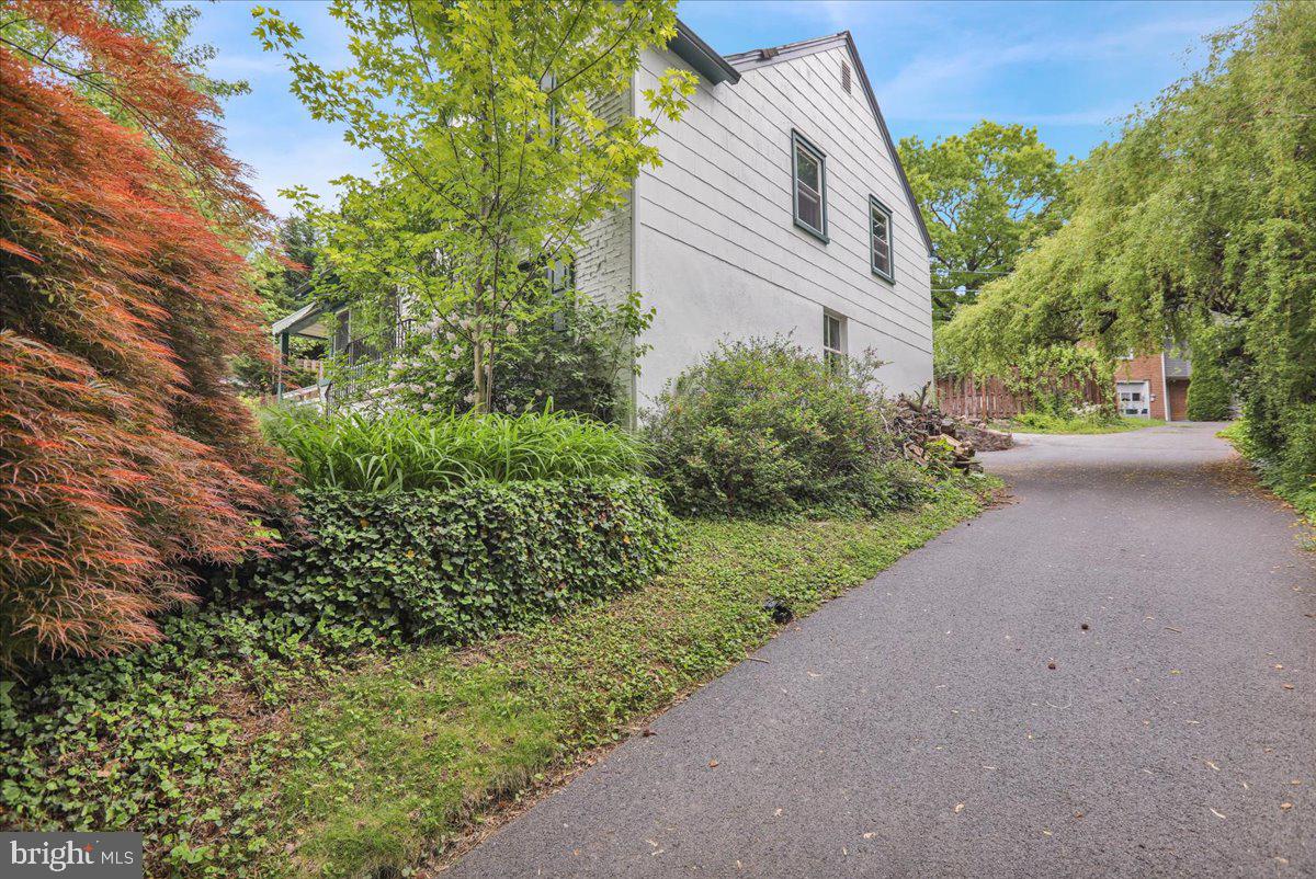 59 Upland Road Reading, PA 19609 - Photo 8 of 30 Driveway