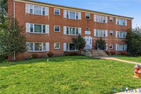 $299,000 | 9207 Douglas Street, Unit 201, Manassas, VA 20110
