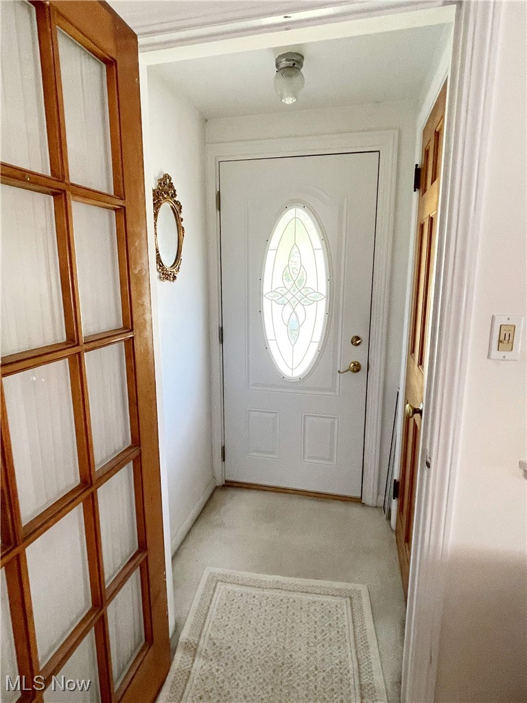 1430 Belrose Road Cleveland, OH 44124 - Photo 11 of 27 Closed foyer