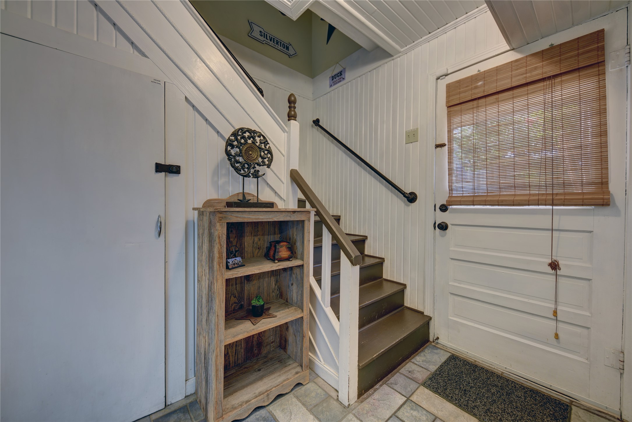 706 South Market Street Brenham, TX 77833 - Photo 14 of 27 a view of entryway