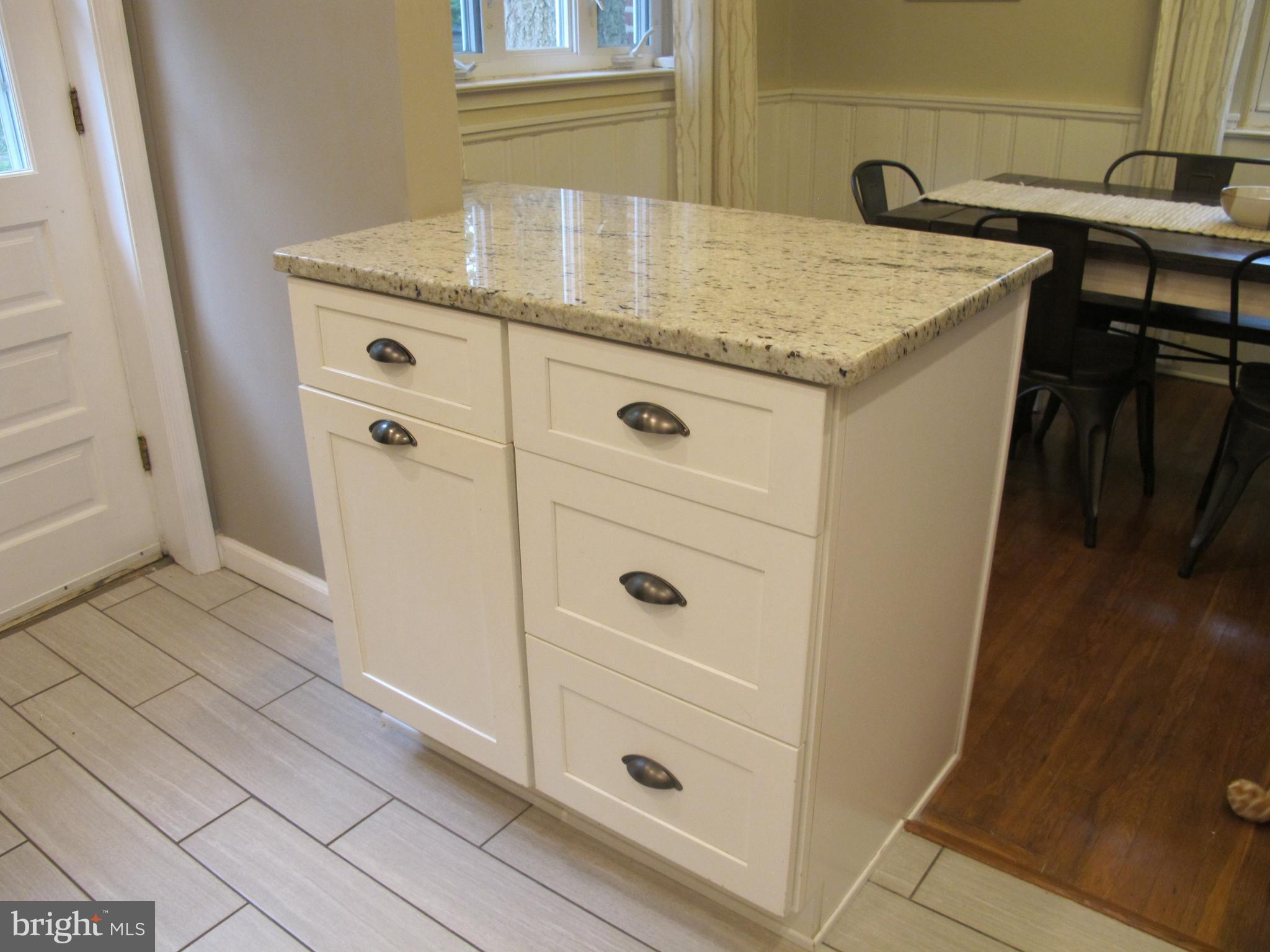 20 Steel Road Havertown, PA 19083 - Photo 17 of 43 Island type divider with breakfast bar