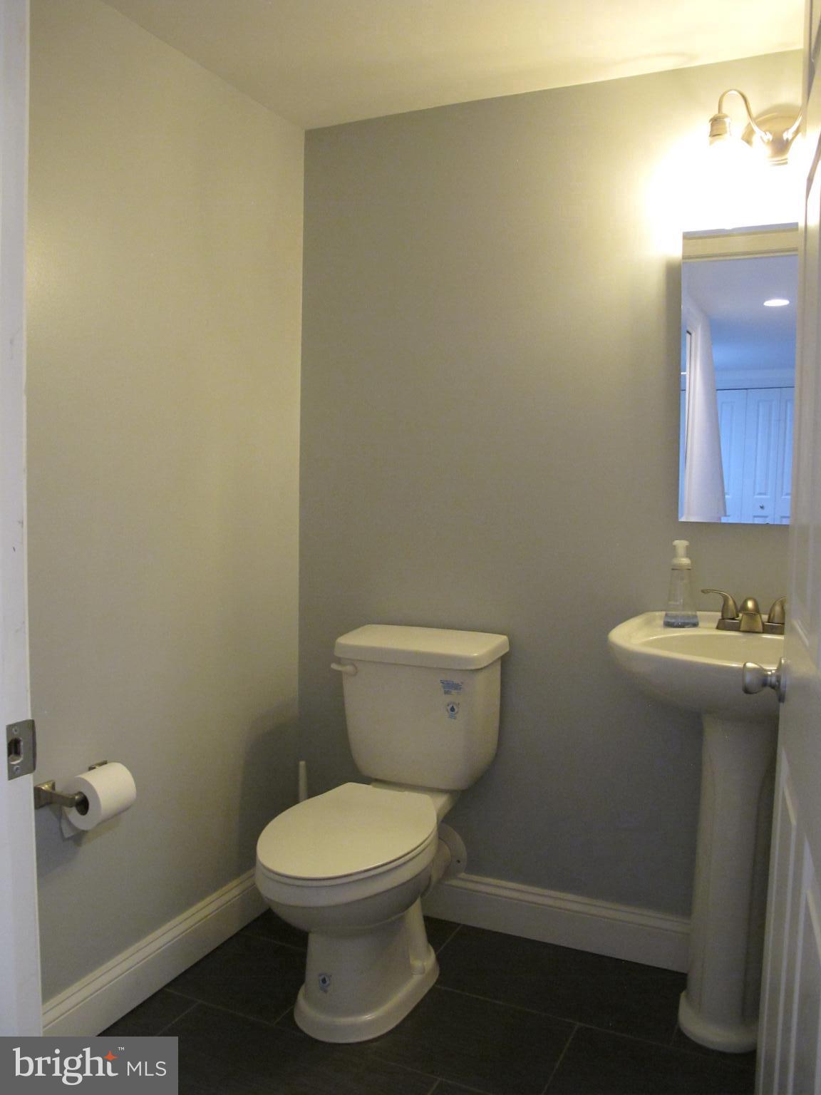 20 Steel Road Havertown, PA 19083 - Photo 24 of 43 Large Powder Room