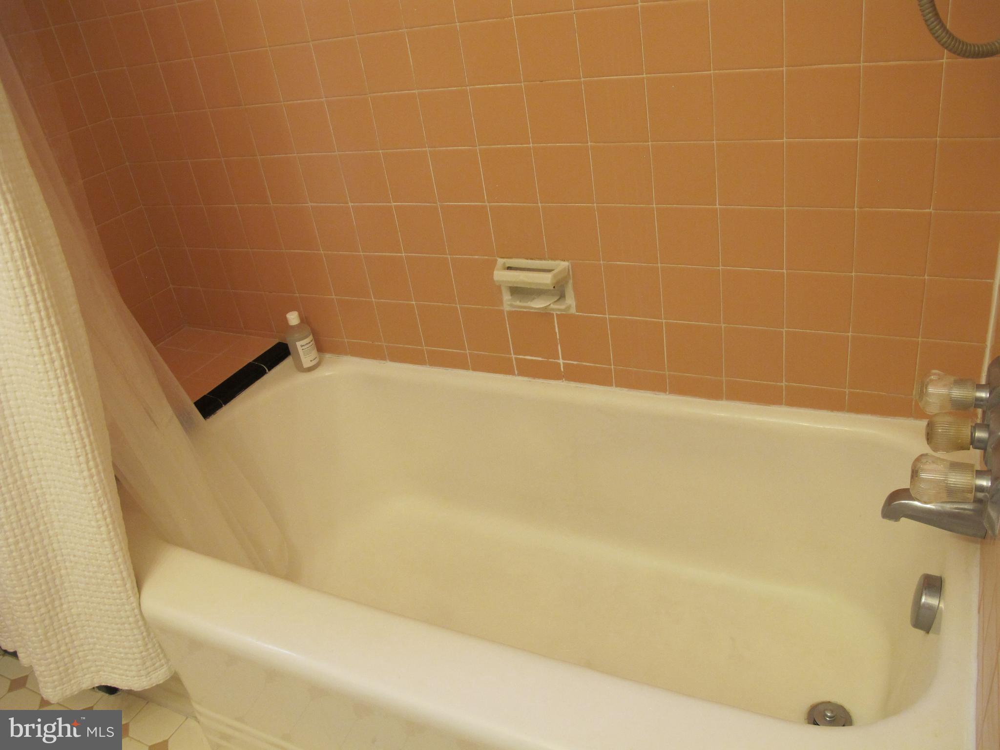20 Steel Road Havertown, PA 19083 - Photo 35 of 43 Full tile tub with shower and seat at rear of tub
