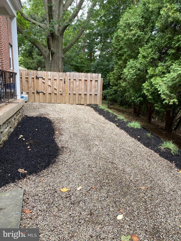 20 Steel Road Havertown, PA 19083 - Photo 37 of 43 Side yard - front