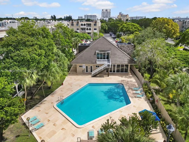 $310,000 | 8101 Camino Real, Unit C320, Miami, FL 33143