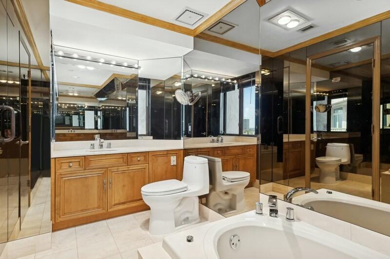 300 Southeast 5th Avenue, Unit 6010 Boca Raton, FL 33432 - Photo 10 of 34 Primary bathroom