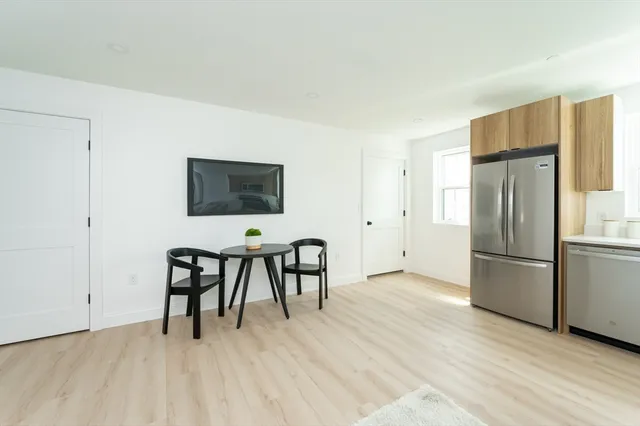 $1,800 | 7 Kenoza Avenue, Unit 201, Haverhill, MA 01830