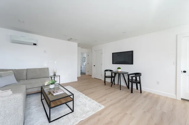 $1,800 | 7 Kenoza Avenue, Unit 201, Haverhill, MA 01830