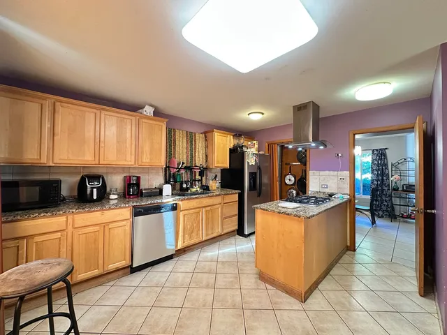 $259,000 | 918 North Linden Avenue, Waukegan, IL 60085