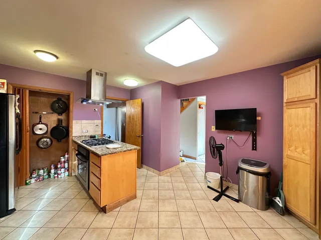 $259,000 | 918 North Linden Avenue, Waukegan, IL 60085