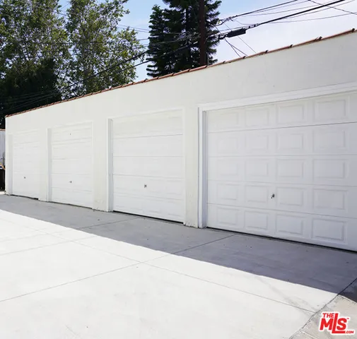 a view of a garage