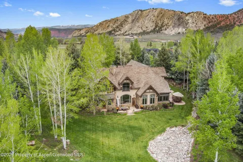 a view of a house with a big yard