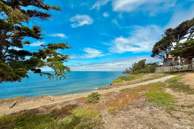 $950,000 | 208 Palmetto Avenue, Pacifica, CA 94044