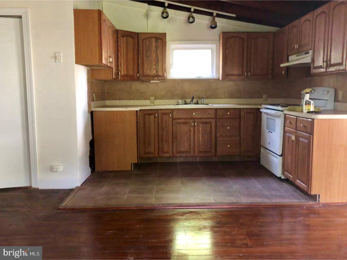 241 Poplar Road Millville, NJ 08332 - Photo 2 of 16 Gallery Image 2