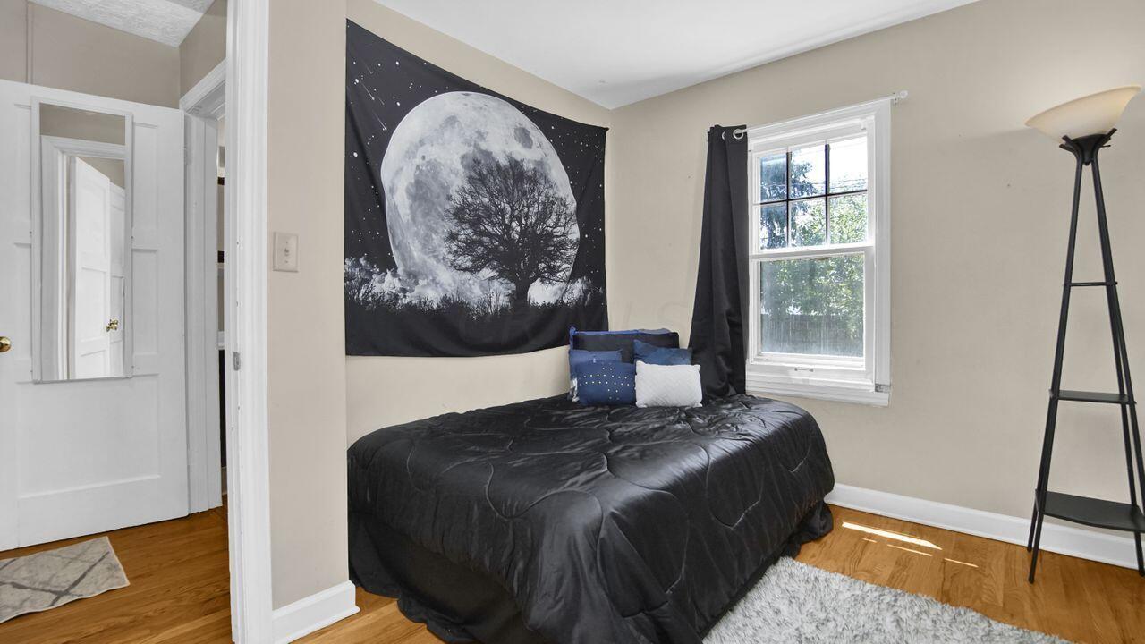513 Elaine Road Columbus, OH 43213 - Photo 12 of 27 1st floor bedroom