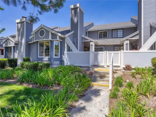 $599,995 | 242 Spruce Court, Azusa, CA 91702