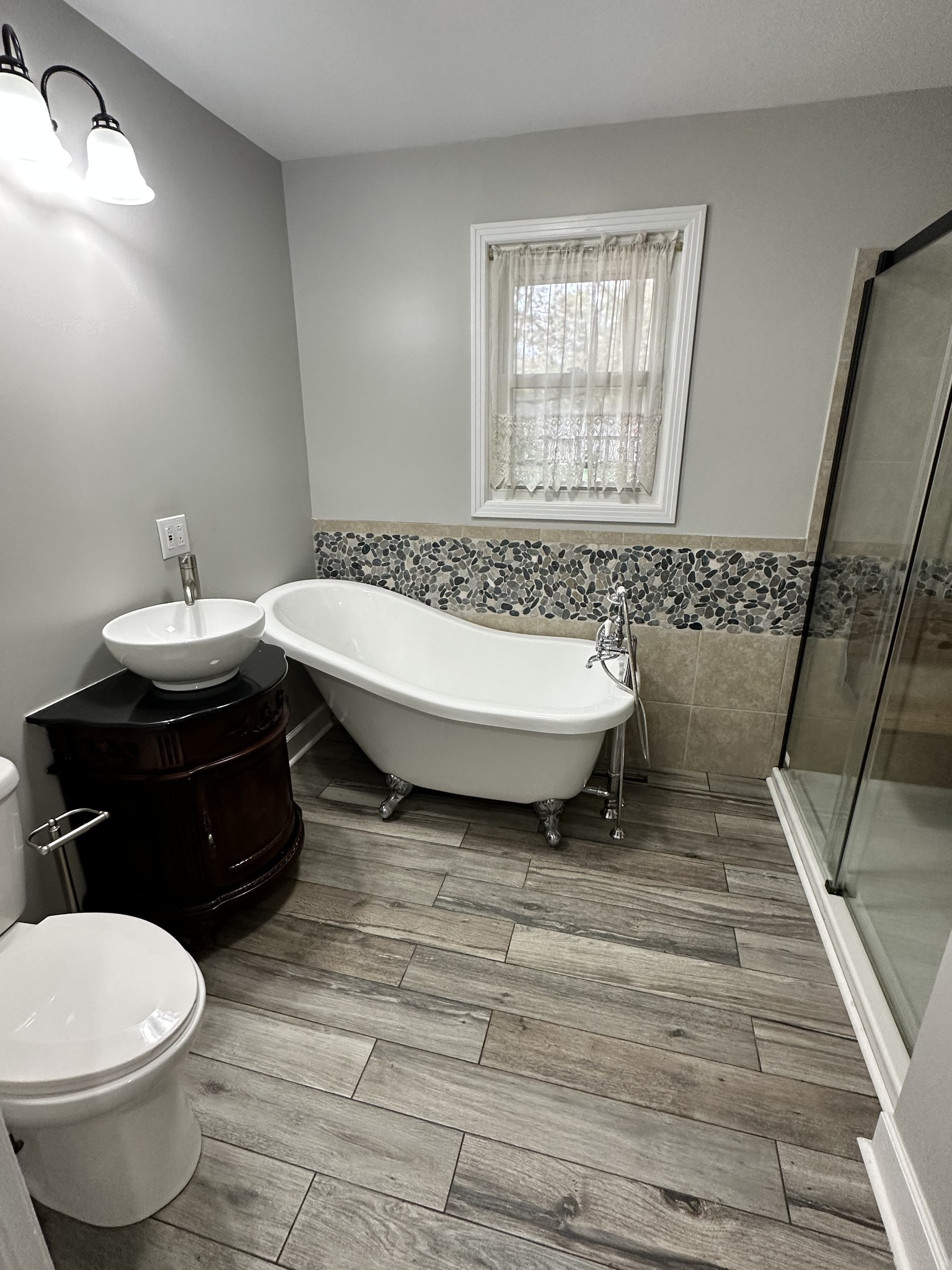 205 Excell Road Clarksville, TN 37043 - Photo 15 of 33 a bathroom with a toilet a sink and a mirror