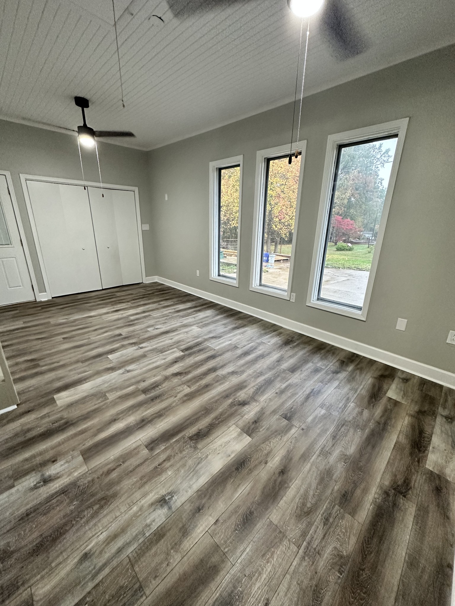 205 Excell Road Clarksville, TN 37043 - Photo 29 of 33 en empty room with windows and ceiling fan