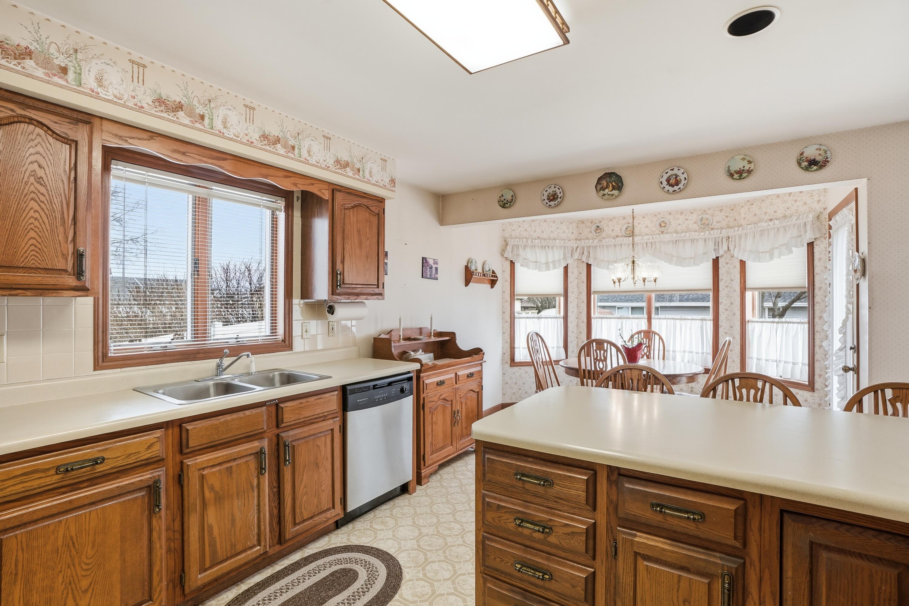 740 Meadow Lane Crown Point, IN 46307 - Photo 13 of 24 3000x1999