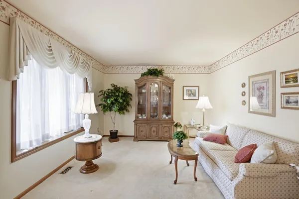 $324,900 | 740 Meadow Lane, Crown Point, IN 46307