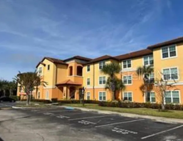 $190,000 | 5483 Vineland Road, Unit 10310, Orlando, FL 32811