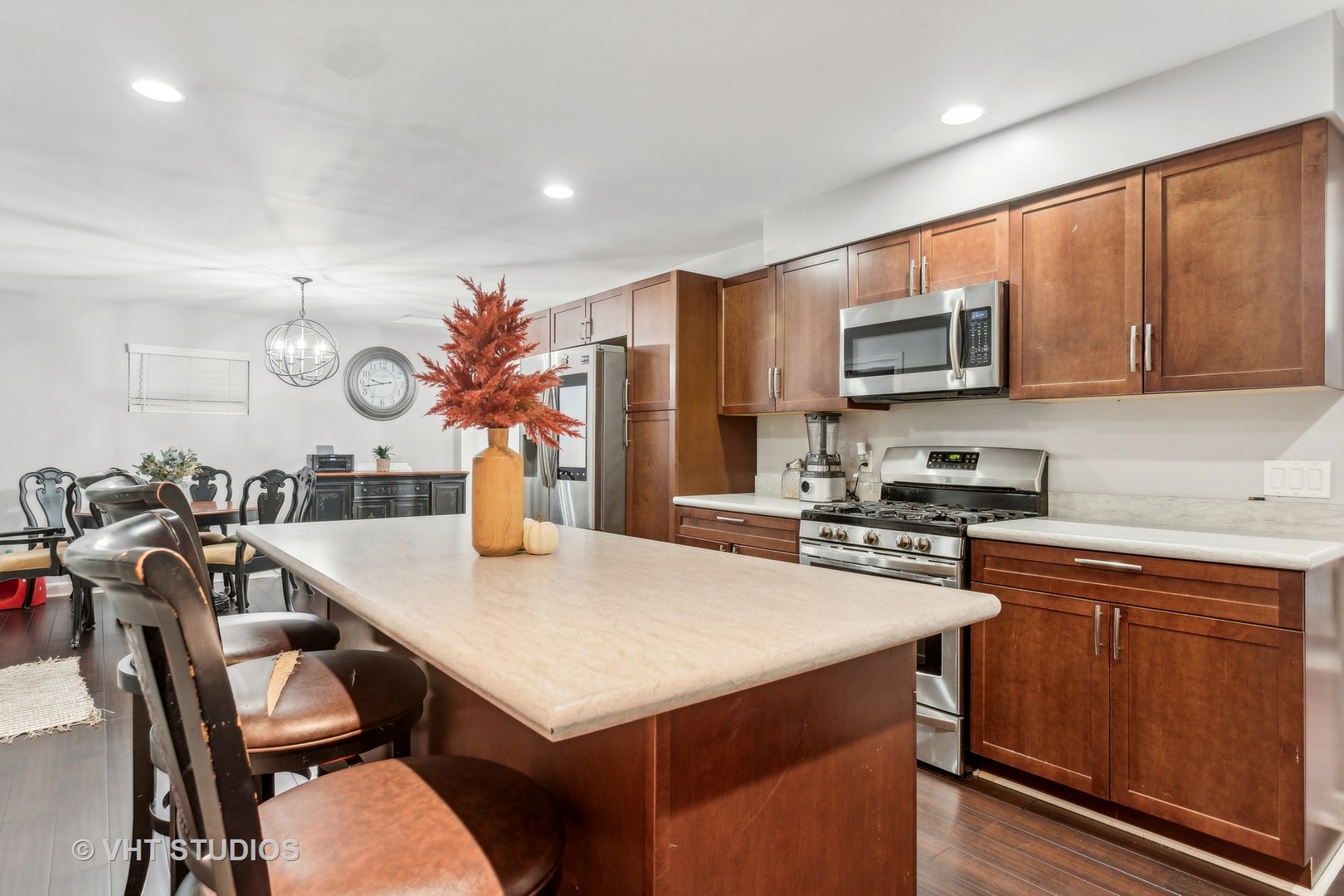79 Sheffield Road Montgomery, IL 60538 - Photo 7 of 20 a kitchen with a table chairs stove and microwave