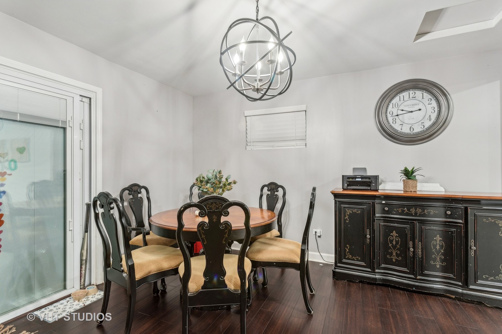 79 Sheffield Road Montgomery, IL 60538 - Photo 10 of 20 a view of a dining area with furniture and wooden floor