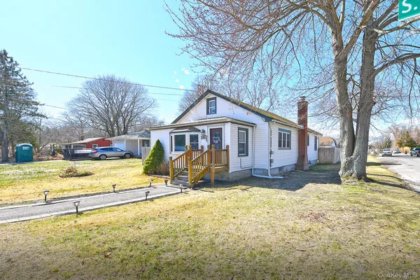 $509,500 | 50 South Evergreen Drive, Selden, NY 11784