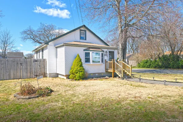 $509,500 | 50 South Evergreen Drive, Selden, NY 11784