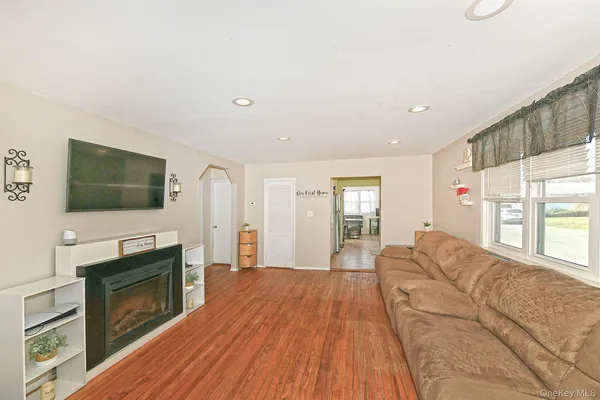 $509,500 | 50 South Evergreen Drive, Selden, NY 11784