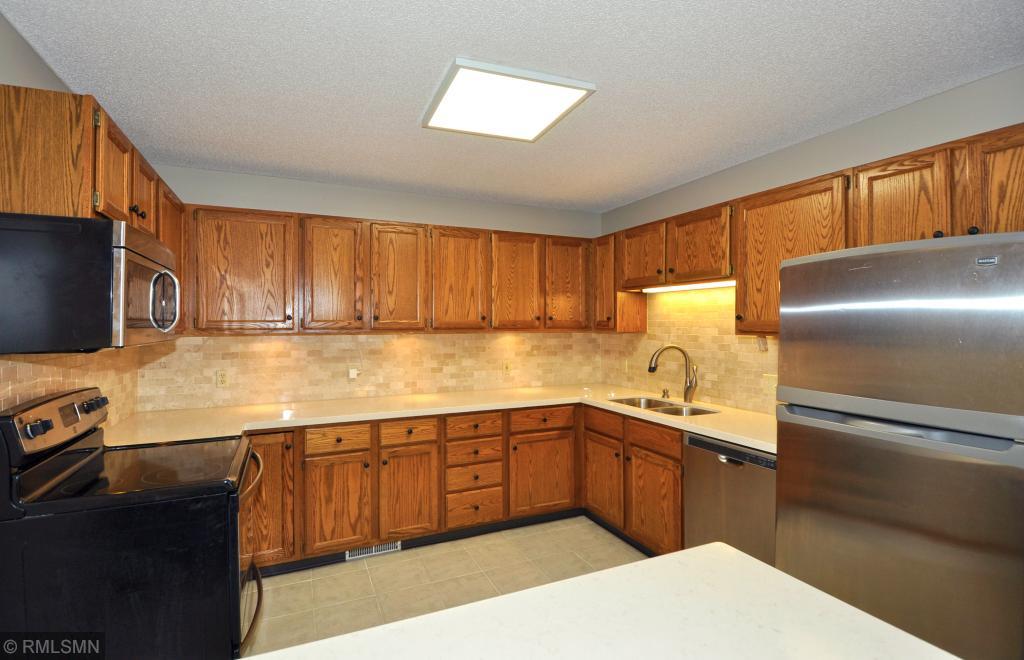 1719 Lakeview Drive Southwest Rochester, MN 55902 - Photo 9 of 19