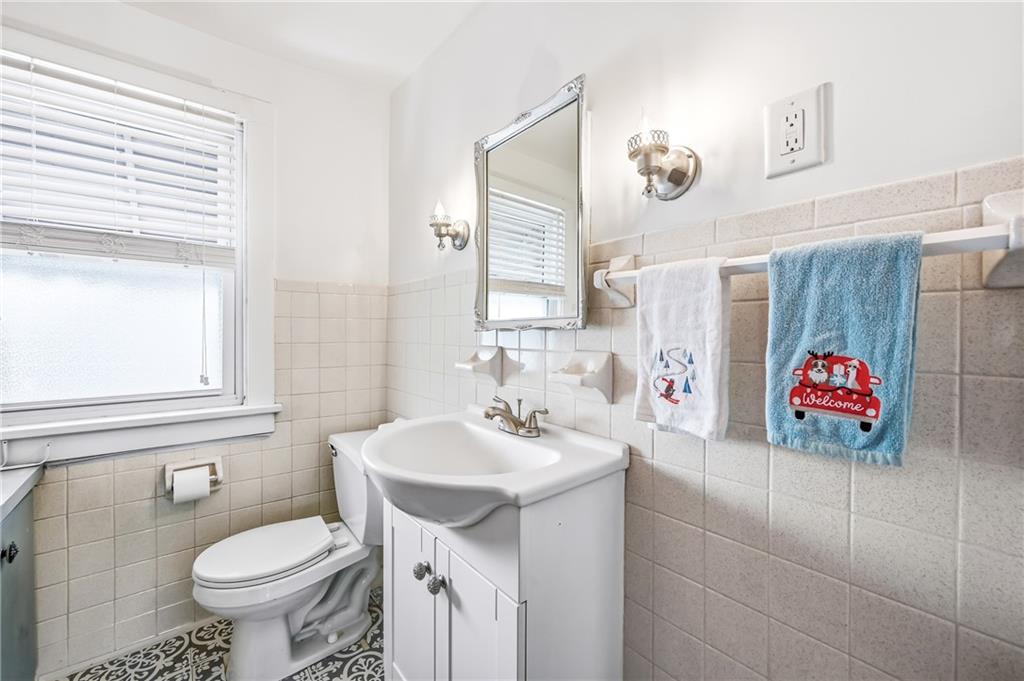 486 Tamplin Street Sharon, PA 16146 - Photo 27 of 37 a bathroom with a toilet sink and mirror