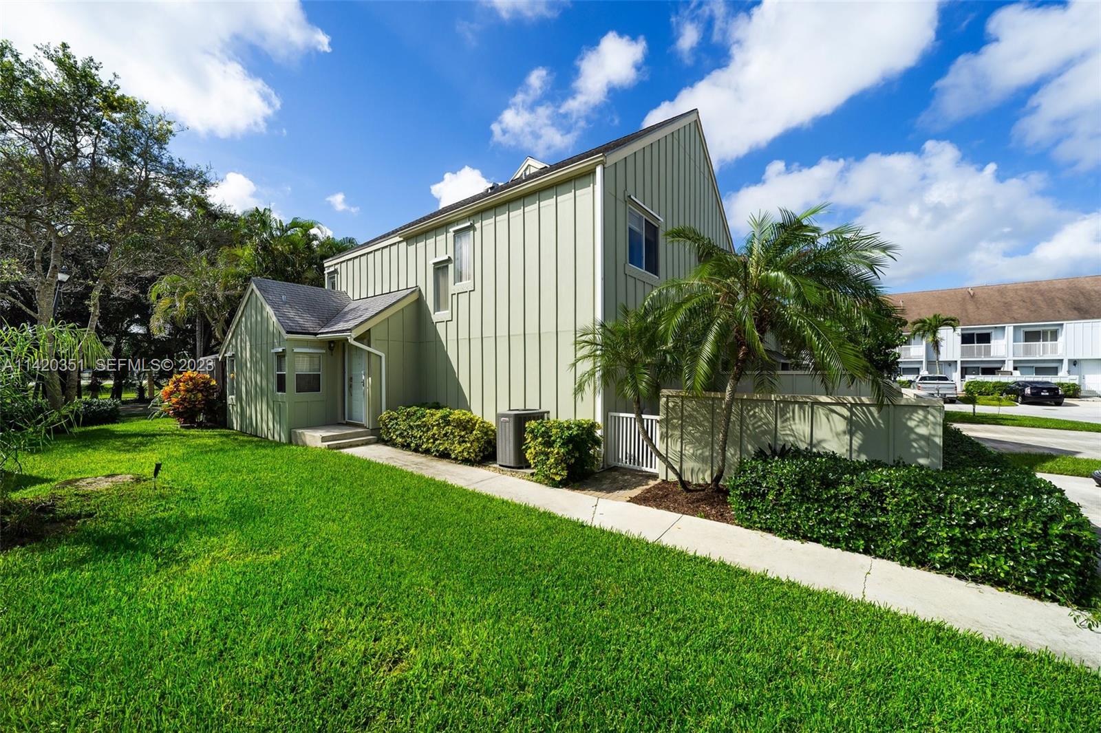 6351 Riverwalk Lane, Unit 4 Jupiter, FL 33458 - Photo 3 of 40 a view of a back yard
