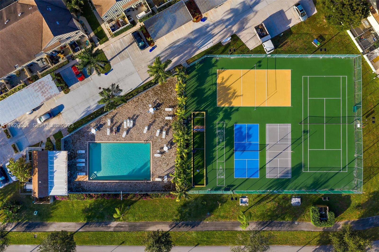 6351 Riverwalk Lane, Unit 4 Jupiter, FL 33458 - Photo 39 of 40 a view of a building