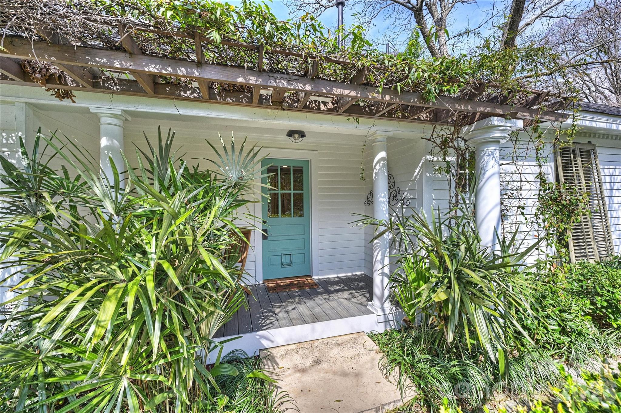1136 Queens Road Charlotte, NC 28207 - Photo 40 of 43 a front view of a house with garden