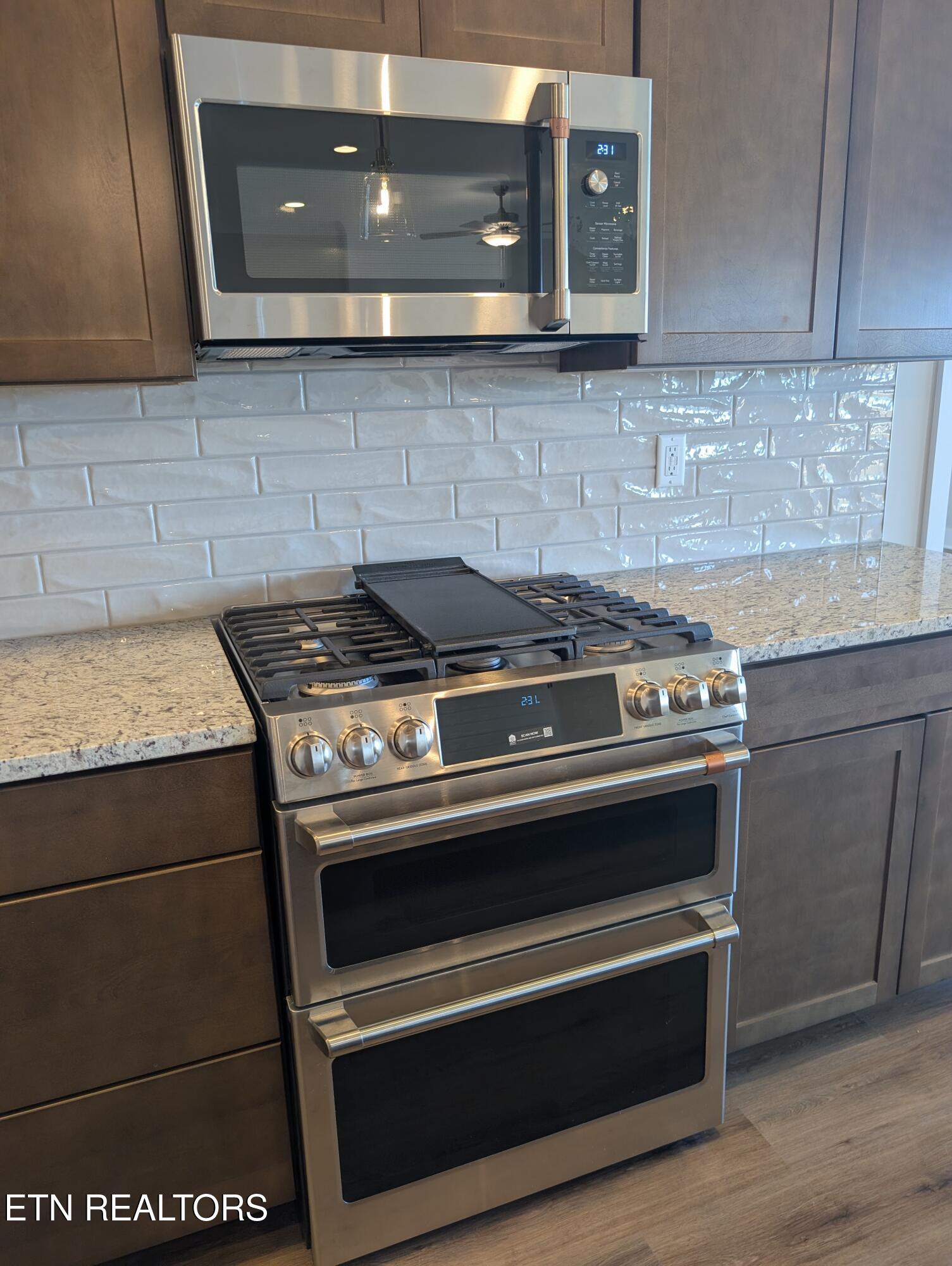 120 Cedarberry Street, Unit LOT112B Oak Ridge, TN 37830 - Photo 7 of 47 Double gas oven