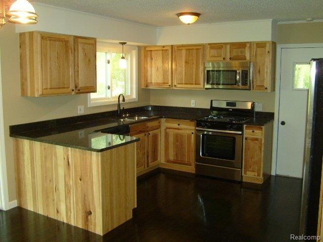 298 Sanders Road Oxford, MI 48371 - Photo 6 of 23 Kitchen2.JPG
