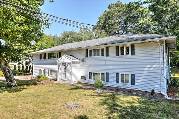 $1,800 | 991 Main Street, Unit 2, Wareham, MA 02576