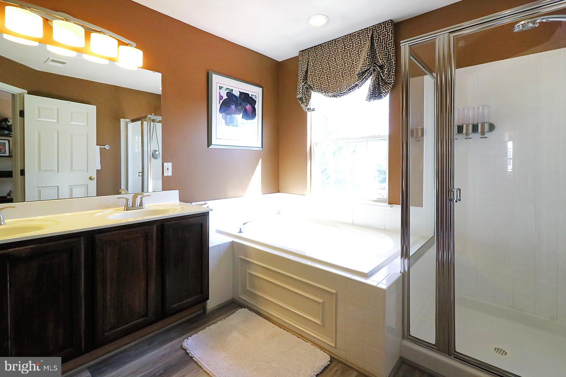 4612 Ripley Manor Terrace Olney, MD 20832 - Photo 11 of 44 Owner's bath